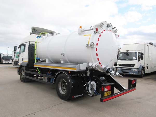 REF 91 - 2017 MAN Euro 6 with New 2200 gallon Vacuum Tanker For Sale